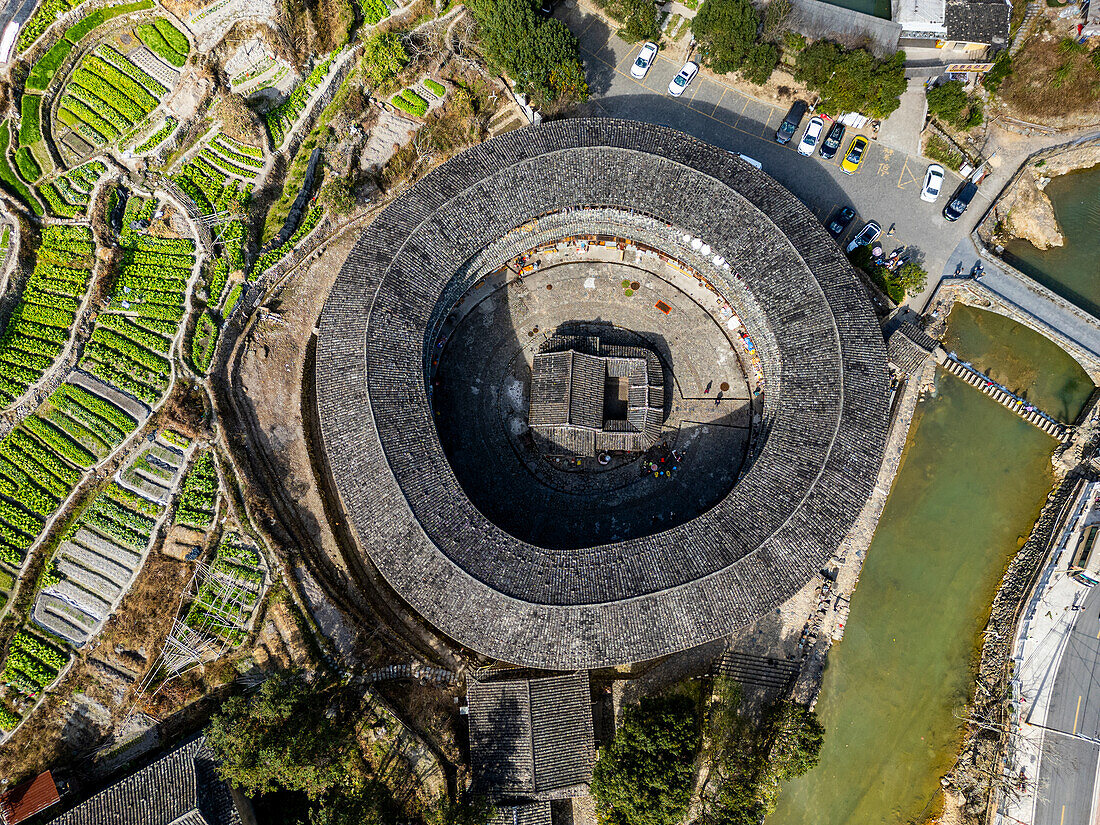 Luftaufnahme des Yuchang Fujian Tulou, ländliche Behausung der Hakka, Fujian, China, Asien