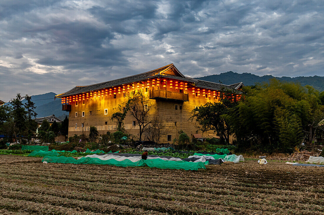 Hegui-Platz-Gebäude, UNESCO-Welterbe, Fujian Tulou-Bauernhaus der Hakka, Yunshuiyao Ancient Town, Fujian, China, Asien