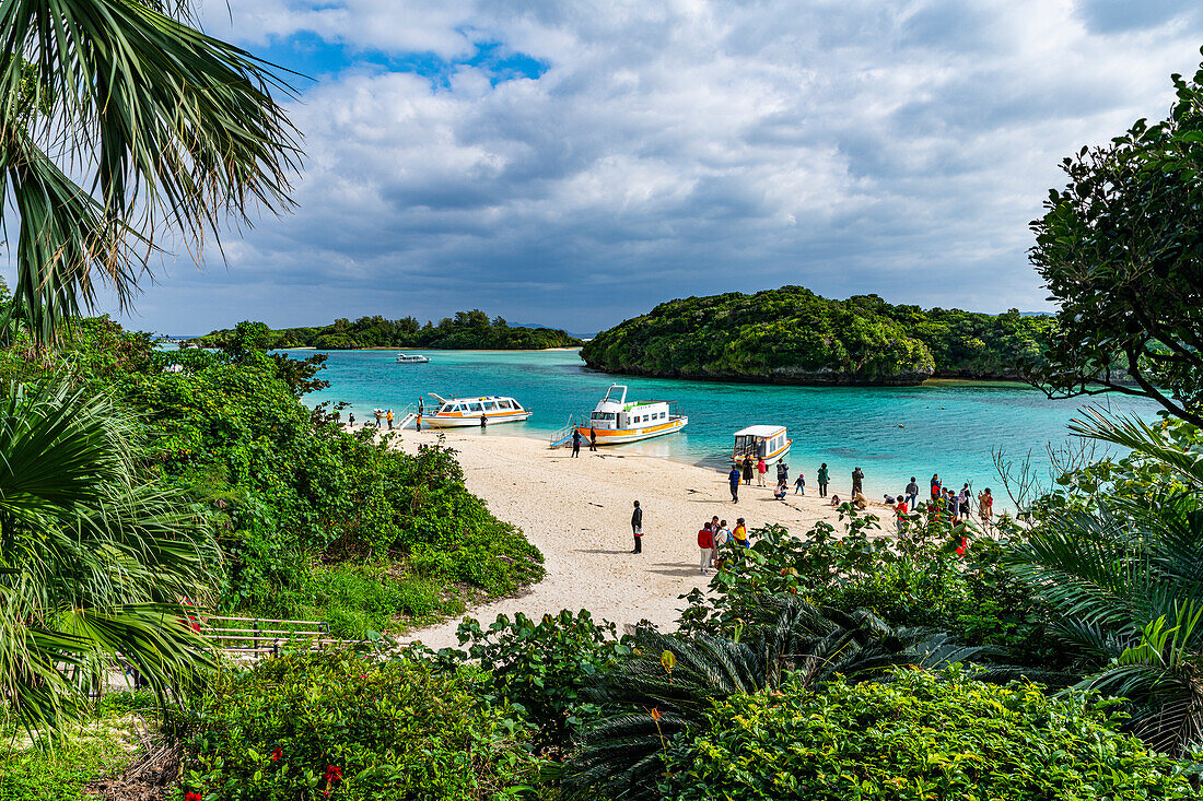 Blick über die Kabira-Bucht, Ishigaki, Yaeyama-Inselgruppe, Japan, Asien