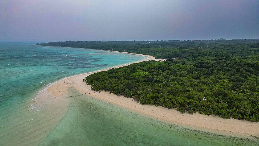 Luftaufnahme des Taketomi Island National Park, Ishigaki, Yaeyama Inselgruppe, Japan, Asien