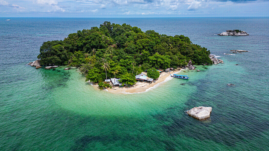 Luftaufnahme von Pulau Kelayang, Belitung Insel vor der Küste von Sumatra, Indonesien, Südostasien, Asien