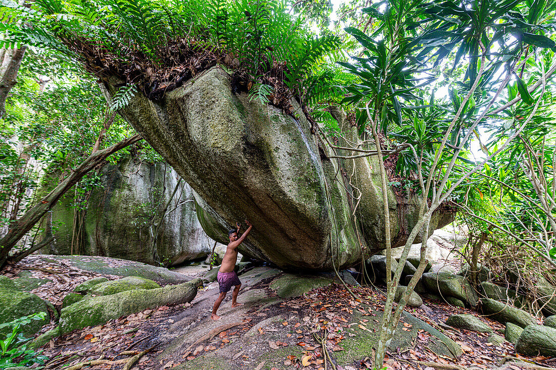 Riesige Granitfelsen auf Pulau Kelayang, Insel Belitung vor der Küste Sumatras, Indonesien, Südostasien, Asien