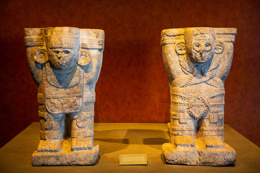 Atlantes Figuren aus der Zeit von 1000-1250 n. Chr. aus Chichen Itaza, Yucatan, Nationalmuseum für Anthropologie, Mexiko-Stadt, Mexiko, Nordamerika