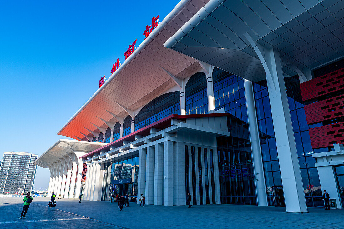 Riesiger Bahnhof von Quanzhou, Fujian, China, Asien