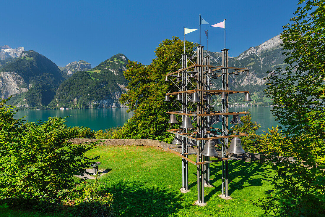 Installation eines Glockenspiels in der Tellskapelle am Vierwaldstättersee bei Sisikon, Kanton Uri, Schweiz, Europa