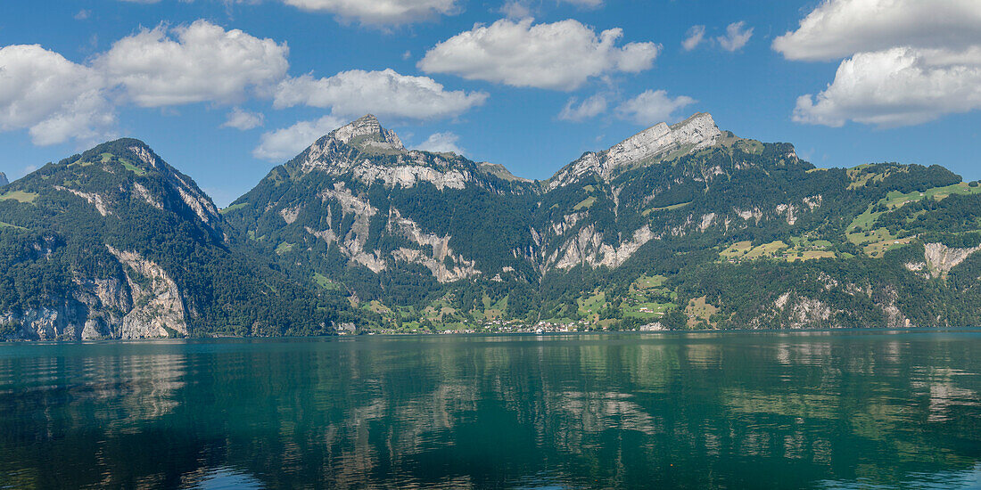 View over Lake Lucerne to Oberbauen and Niederbauen Mountain, Canton Uri, Switzerland, Europe