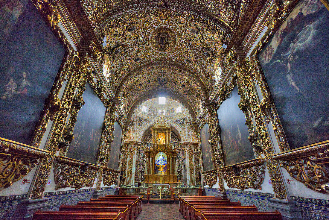 Kirchenschiff und Apsis, Rosario-Kapelle, 1690, Kirche Santo Domingo, Historisches Zentrum, UNESCO-Weltkulturerbe, Puebla, Bundesstaat Puebla, Mexiko, Nordamerika