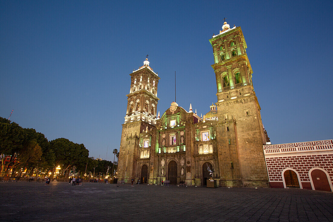 Abend, Kathedrale Unserer Lieben Frau von der Unbefleckten Empfängnis, 1649, Historisches Zentrum, UNESCO-Weltkulturerbe, Puebla, Bundesstaat Puebla, Mexiko, Nordamerika