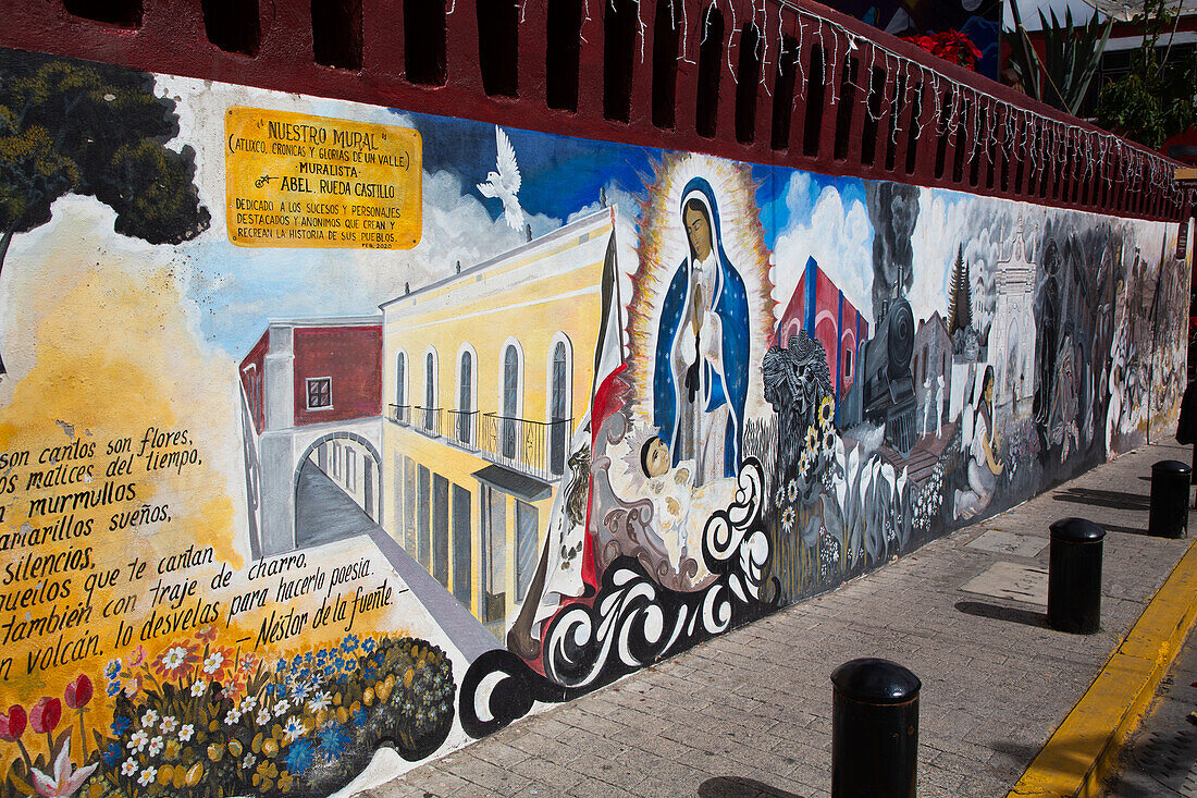 Wandbild der Jungfrau Maria und des Jesuskindes, farbenfrohe Straßenkunst, Avenue Hidalgo, Atlixco, Pueblos Magicos, Bundesstaat Puebla, Mexiko, Nordamerika