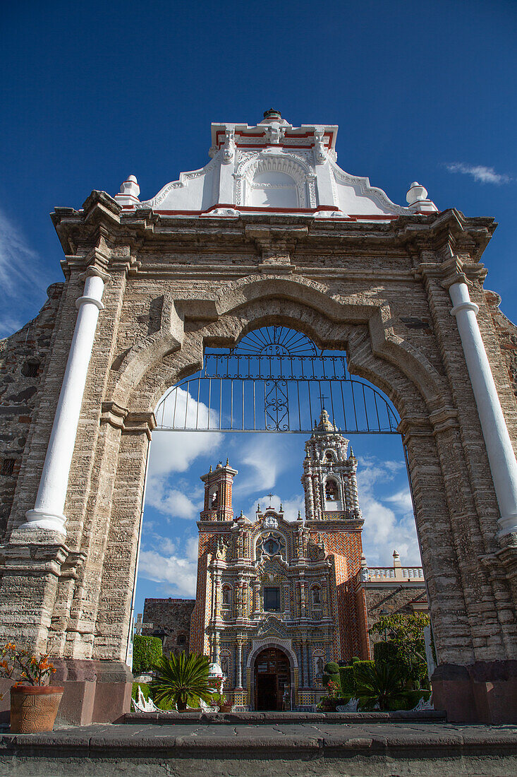 Eingangstor, Kirche San Francisco Acatepec, gegründet Mitte des 16. Jahrhunderts, San Francisco Acatepec, Puebla, Mexiko, Nordamerika