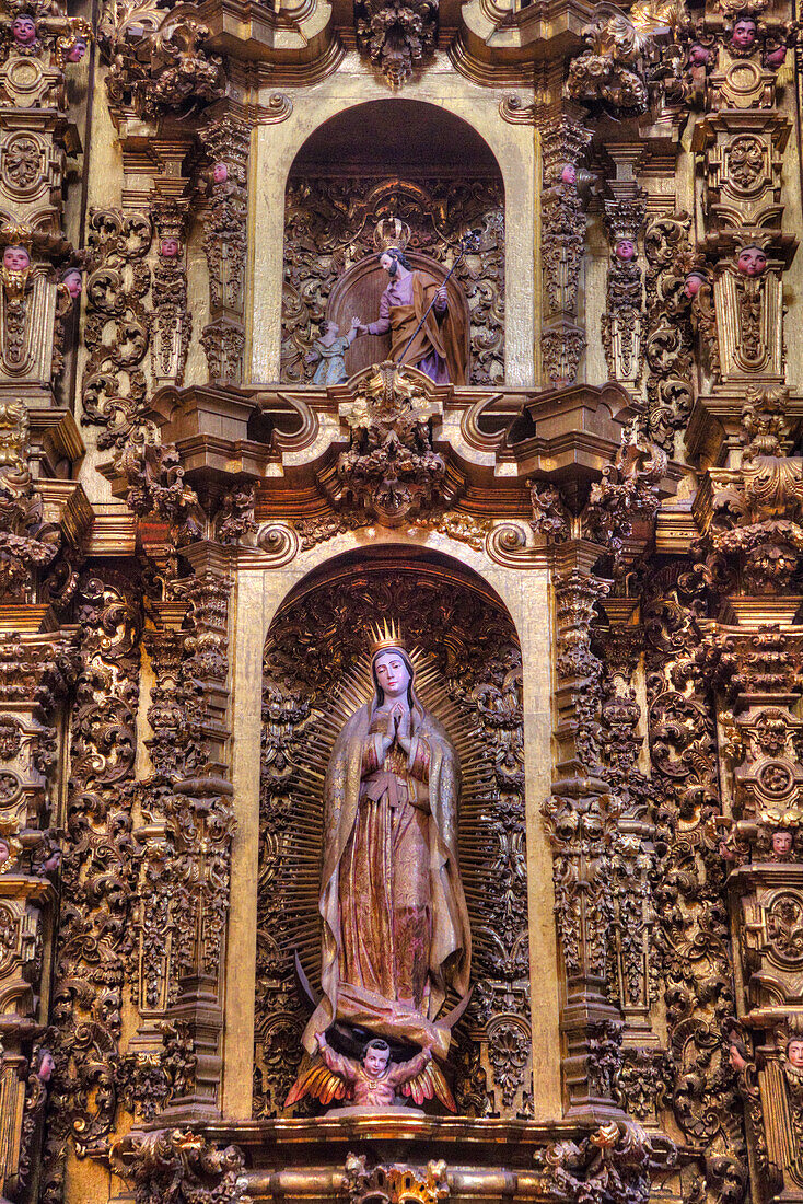 Polychrome Figuren, Apsis, Innenraum, Basilika Unserer Lieben Frau von Ocotlan, Tlaxcala-Stadt, Bundesstaat Tlaxcal, Mexiko, Nordamerika