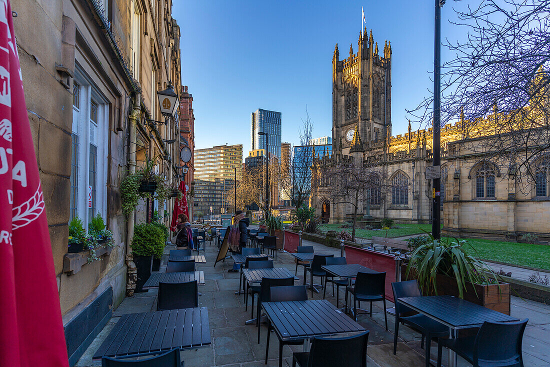 Blick auf die Kathedrale von Manchester, Manchester, Lancashire, England, Vereinigtes Königreich, Europa