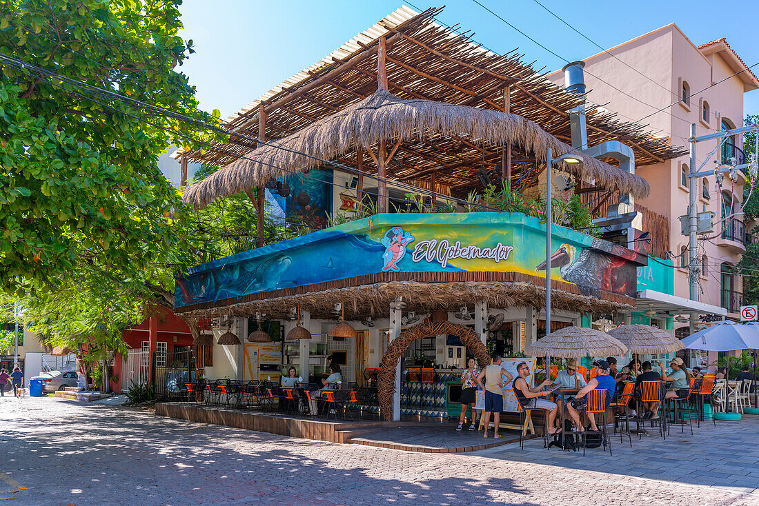 Blick auf eine Bar in der 5th Avenue, Playa del Carmen, Karibikküste, Yucatan-Halbinsel, Riviera Maya, Mexiko, Nordamerika