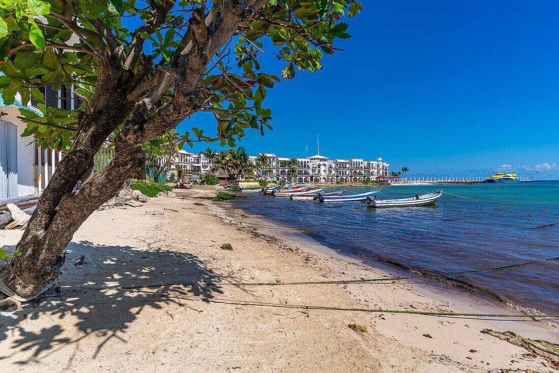 Blick auf kleine Boote im Hafen, Playa del Carmen, Karibikküste, Yucatan-Halbinsel, Riviera Maya, Mexiko, Nordamerika