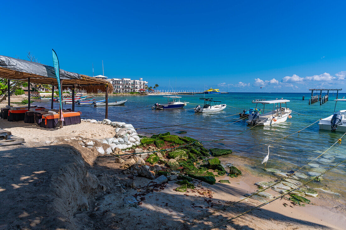 Blick auf kleine Boote im Hafen, Playa del Carmen, Karibikküste, Yucatan-Halbinsel, Riviera Maya, Mexiko, Nordamerika