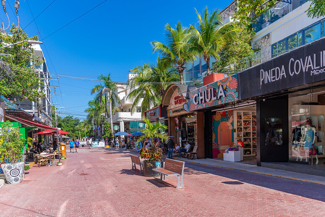 Blick auf Geschäfte in der 5th Avenue, Playa del Carmen, Karibikküste, Yucatan-Halbinsel, Riviera Maya, Mexiko, Nordamerika