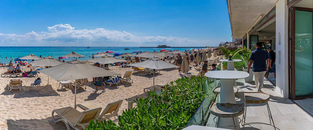 Blick auf Strand und Meer, Playa del Carmen, Karibikküste, Halbinsel Yucatan, Riviera Maya, Mexiko, Nordamerika