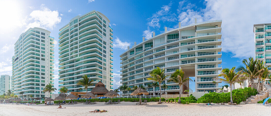 Blick auf Hotels und Strand, Hotel Zone, Cancun, Karibikküste, Halbinsel Yucatan, Riviera Maya, Mexiko, Nordamerika