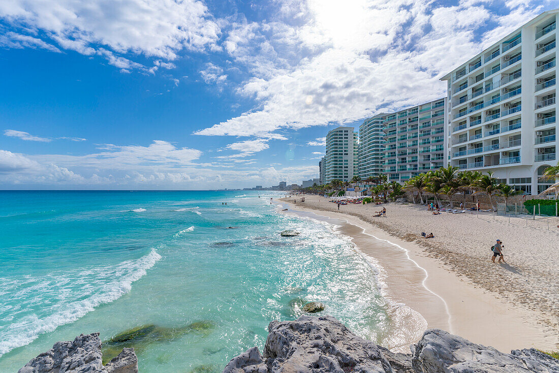 Blick auf Hotels und Strand, Hotel Zone, Cancun, Karibikküste, Halbinsel Yucatan, Riviera Maya, Mexiko, Nordamerika