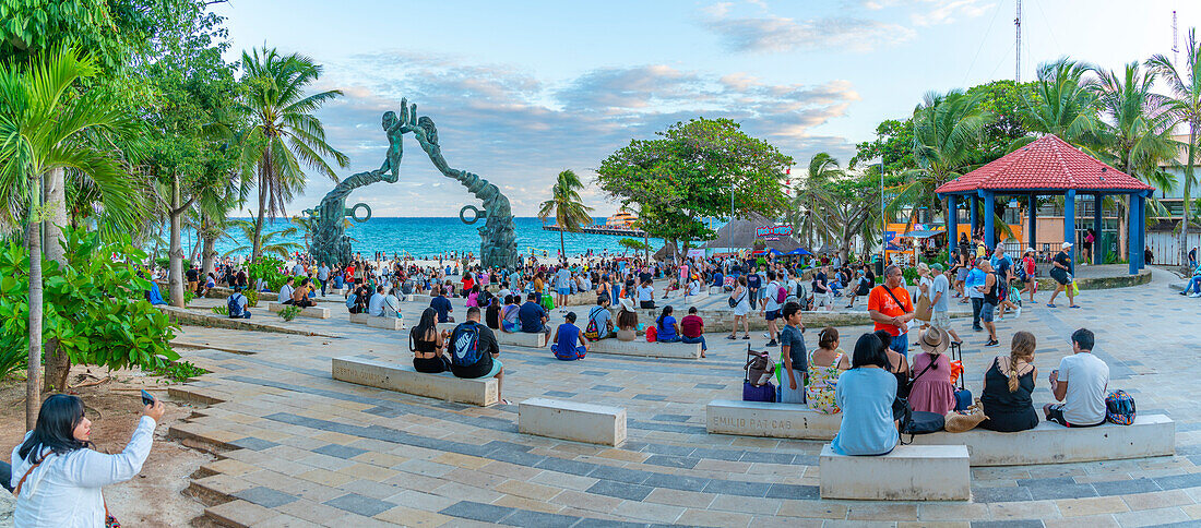 View of Los Fundadores Park, Playa del Carmen, Quintana Roo, Caribbean Coast, Yucatan Peninsula, Riviera Maya, Mexico, North America