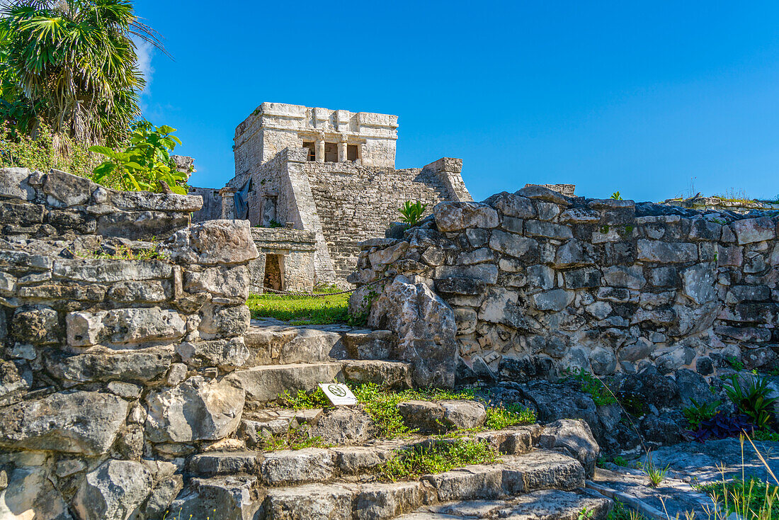 View of Mayan Temple ruins overlooking the sea, Tulum, Quintana Roo, Caribbean Coast, Yucatan Peninsula, Riviera Maya, Mexico, North America