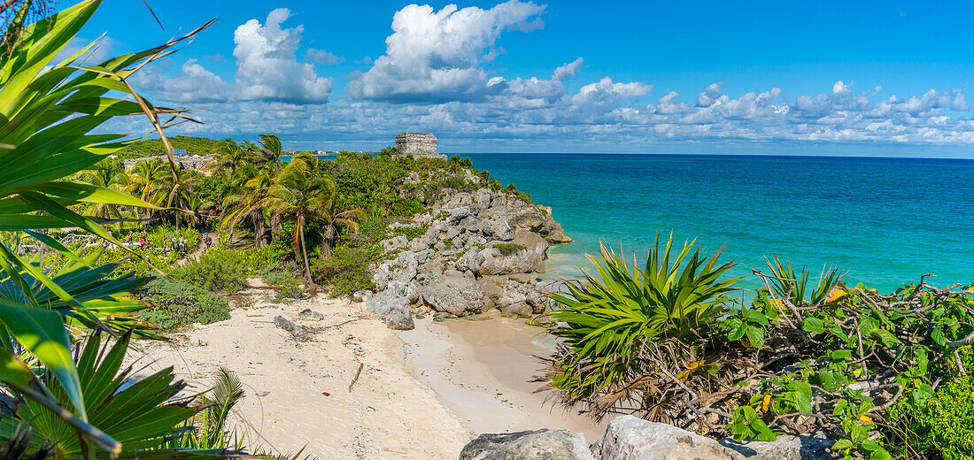 View of Mayan Temple ruins overlooking the sea, Tulum, Quintana Roo, Caribbean Coast, Yucatan Peninsula, Riviera Maya, Mexico, North America