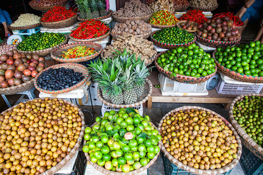 Verkauf von Produkten auf dem Dong Xuan Markt, Hanoi, Indochina, Südostasien, Asien