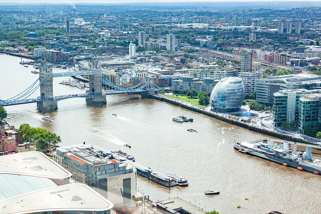 Luftaufnahme von Südlondon mit Tower Bridge und Themse, London, England, Vereinigtes Königreich, Europa