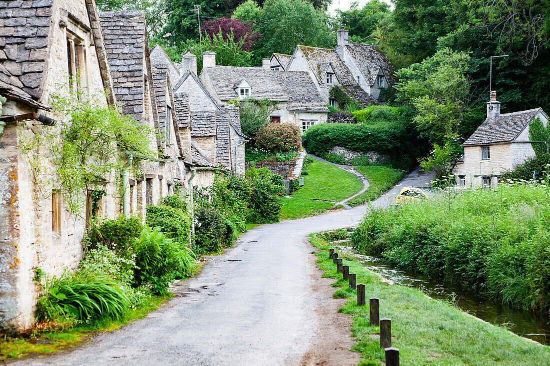 Traditionelle Cotswold-Cottages, Bibury, Gloucestershire, England, Vereinigtes Königreich, Europa