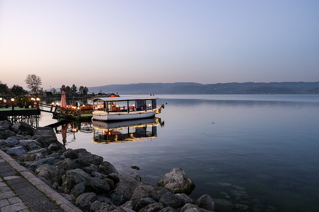 View of Lake Sapanca (Sapanca Golu) a fresh water lake between the Gulf of Izmit and the Adapazari Meadow, Sapanca region, Turkey, Eurasia