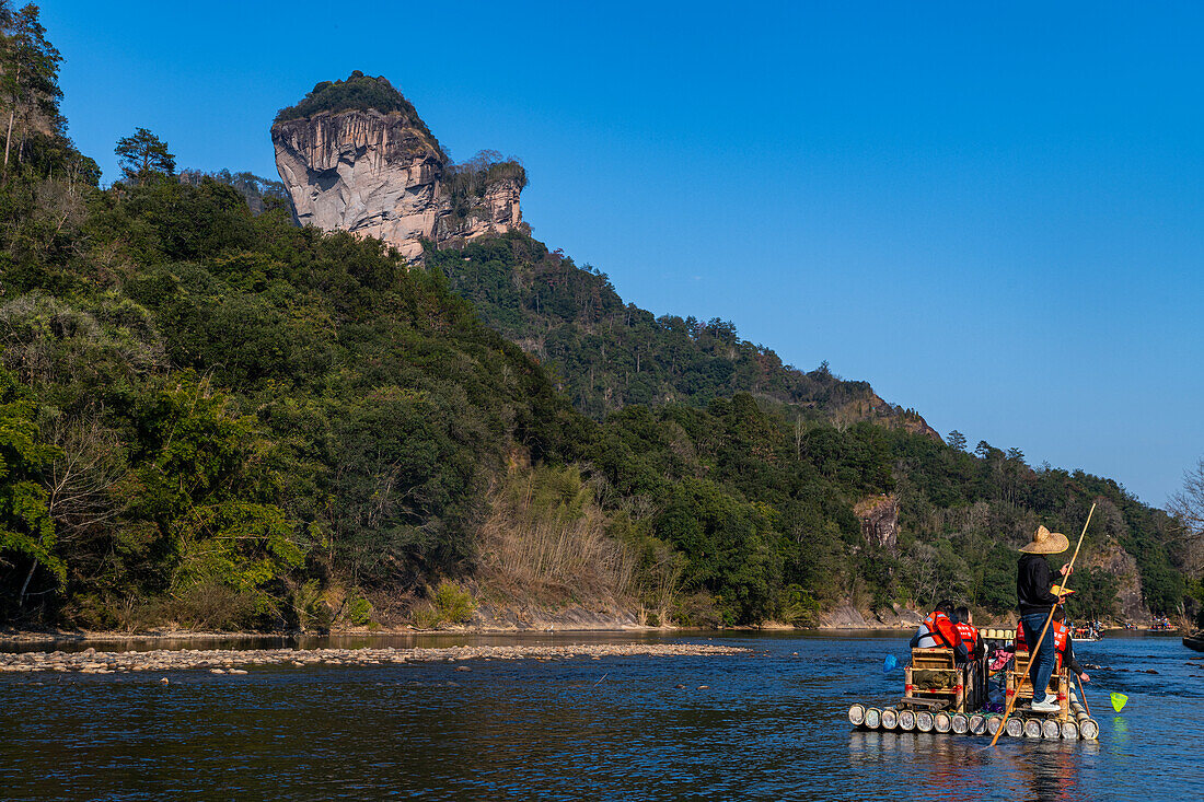 Rafting auf dem Fluss der Neun Kurven, Wuyi-Gebirge, UNESCO-Welterbe, Fujian, China, Asien