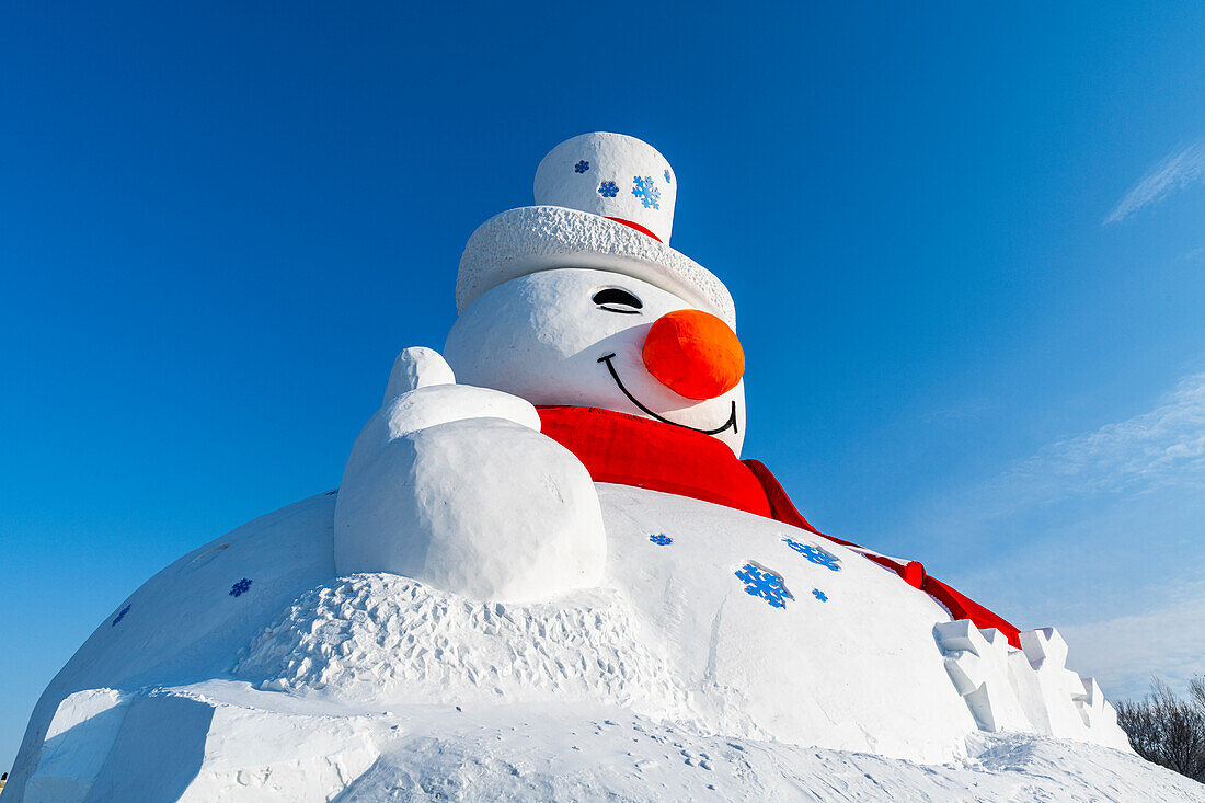 Riesiger Schneemann, Schneeskulpturenfestival, Harbin, Heilongjiang, China, Asien