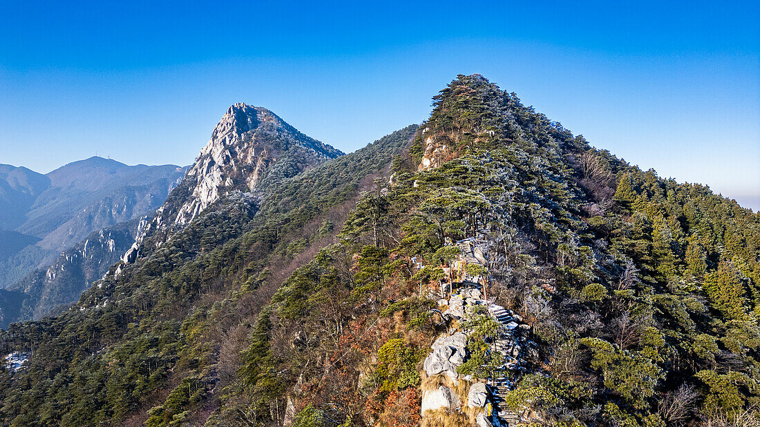 Luftaufnahme des Hanpo-Passes, Berg Lu (Lushan), UNESCO-Weltkulturerbe, Jiujiang, Jiangxi, China, Asien