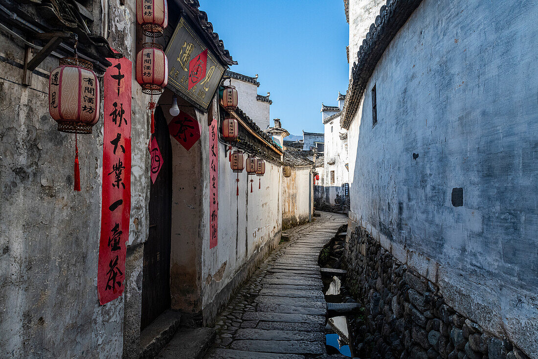 Narrow street in Hongcun historical village, UNESCO World Heritage Site, Huangshan, Anhui, China, Asia