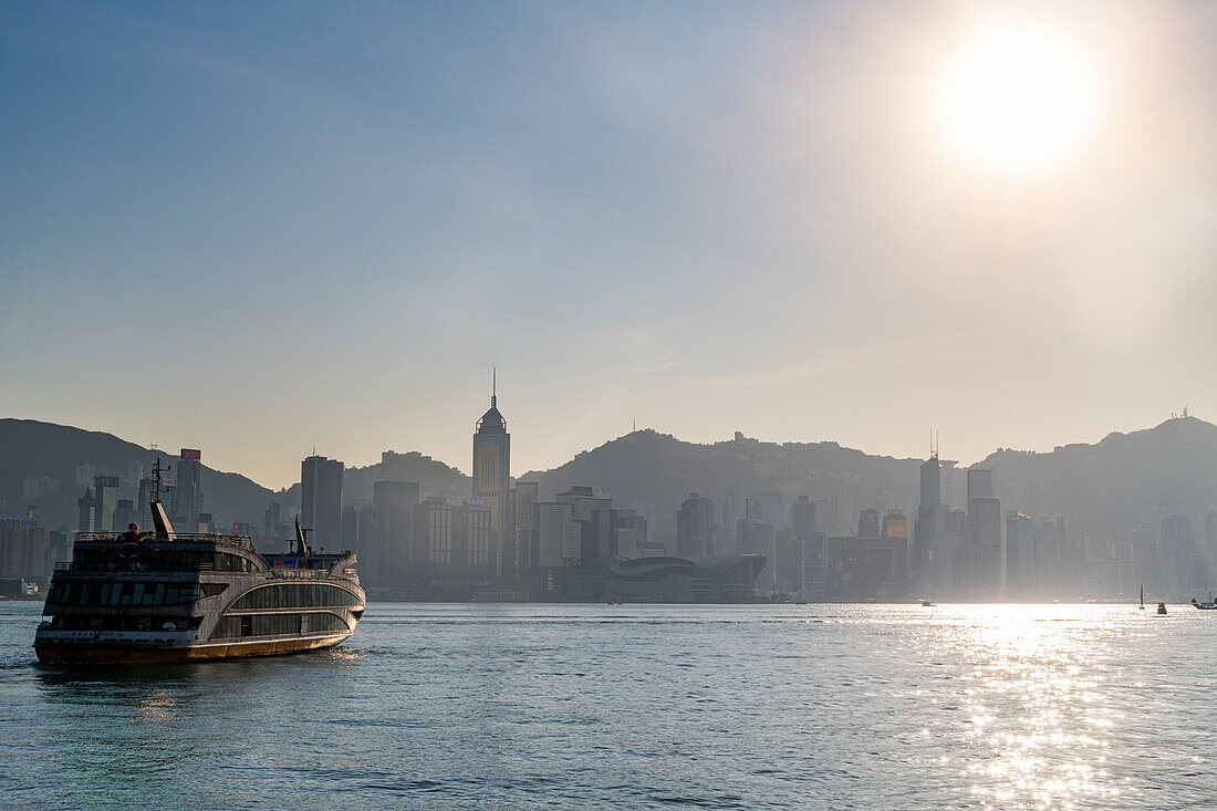 Fähre im Victoria-Hafen, Hongkong, China, Asien