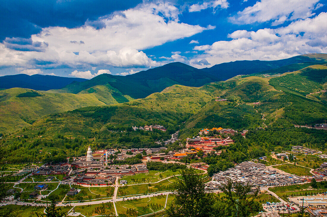 Der Klosterkomplex des Wudai Shan (Berg Wutai), UNESCO-Weltkulturerbe, Shanxi, China, Asien