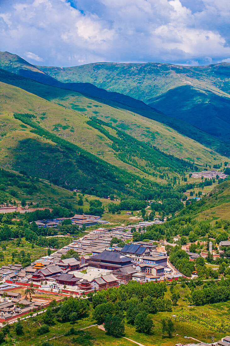 Der Klosterkomplex des Wudai Shan (Berg Wutai), UNESCO-Weltkulturerbe, Shanxi, China, Asien