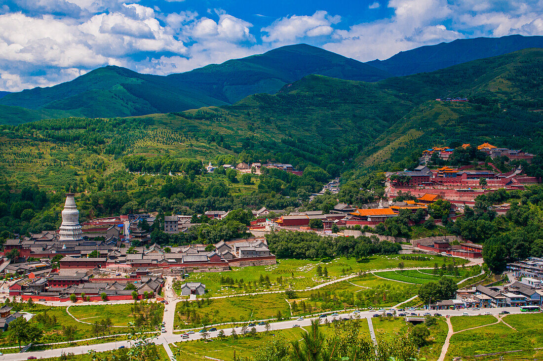 Der Klosterkomplex des Wudai Shan (Berg Wutai), UNESCO-Weltkulturerbe, Shanxi, China, Asien