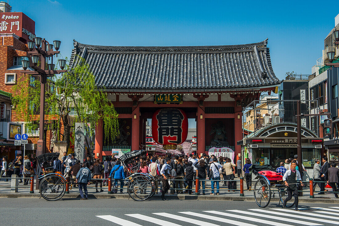 Straßenszene, Senso-ji-Tempel, Asakusa, Tokio, Honshu, Japan, Asien