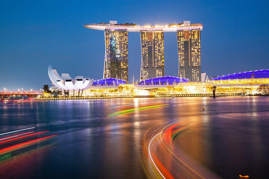 Singapore skyline at the Marina during twilight, Singaore, Southeast Asia, Asia