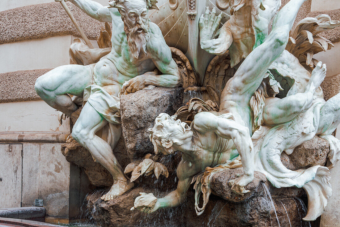 Brunnen "Die Macht zur See" mit Marmorfiguren, die ein Schiff umrunden, geschaffen von Rudolf Weyr 1897, Hofburg, Wien, Österreich, Europa