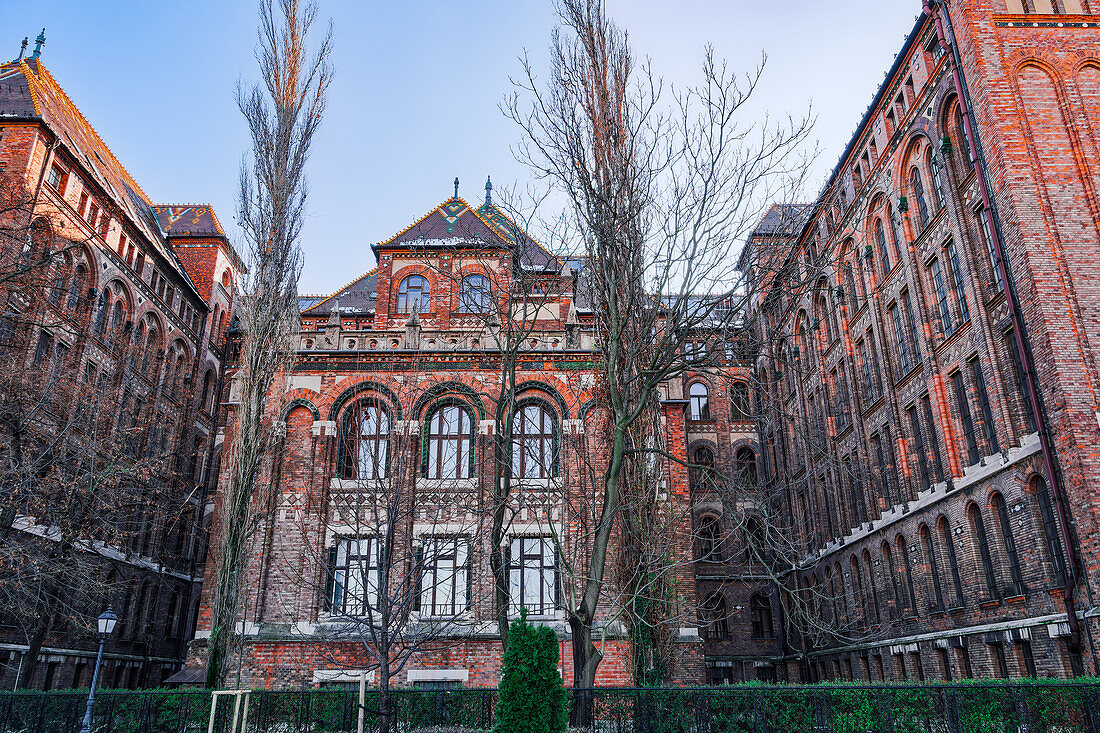 Fassade des Gebäudes des Ungarischen Nationalarchivs im Bereich der Budaer Burg, Budapest, Ungarn, Europa