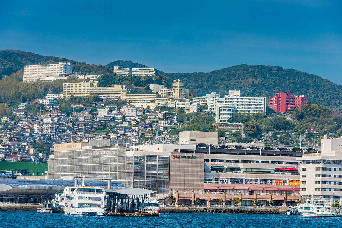 Der Hafen von Nagasaki, Kyushu, Japan, Asien