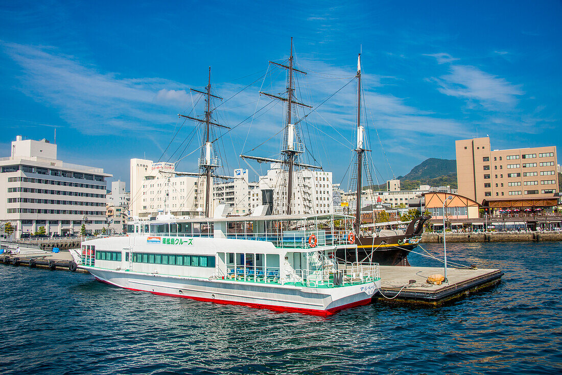 Der Hafen von Nagasaki, Kyushu, Japan, Asien