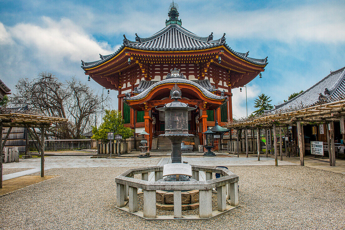 Nan'endo, Southern Octagonal Hall, Kofukuji Temple, UNESCO World Heritage Site, Nara, Kansai, Honshu, Japan, Asia