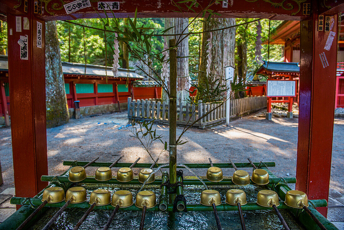 Water dipper, Futarasan Shrine, UNESCO World Heritage Site, Nikko, Tochigi Prefecture, Kanto, Honshu, Japan, Asia