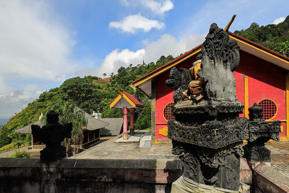 Hindu-Tempel in diesem Touristenpark mit Friedensturm, Gebetshäusern der fünf großen Religionen und vulkanischen Fumarolen, Bukit Kasih, Minahasa, Nordsulawesi, Indonesien, Südostasien, Asien