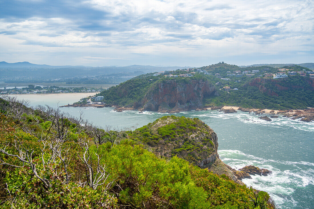 Blick auf die Heads und den Knysna-Fluss vom Featherbed Nature Reserve, Knysna, Garden Route, Westkap, Südafrika, Afrika