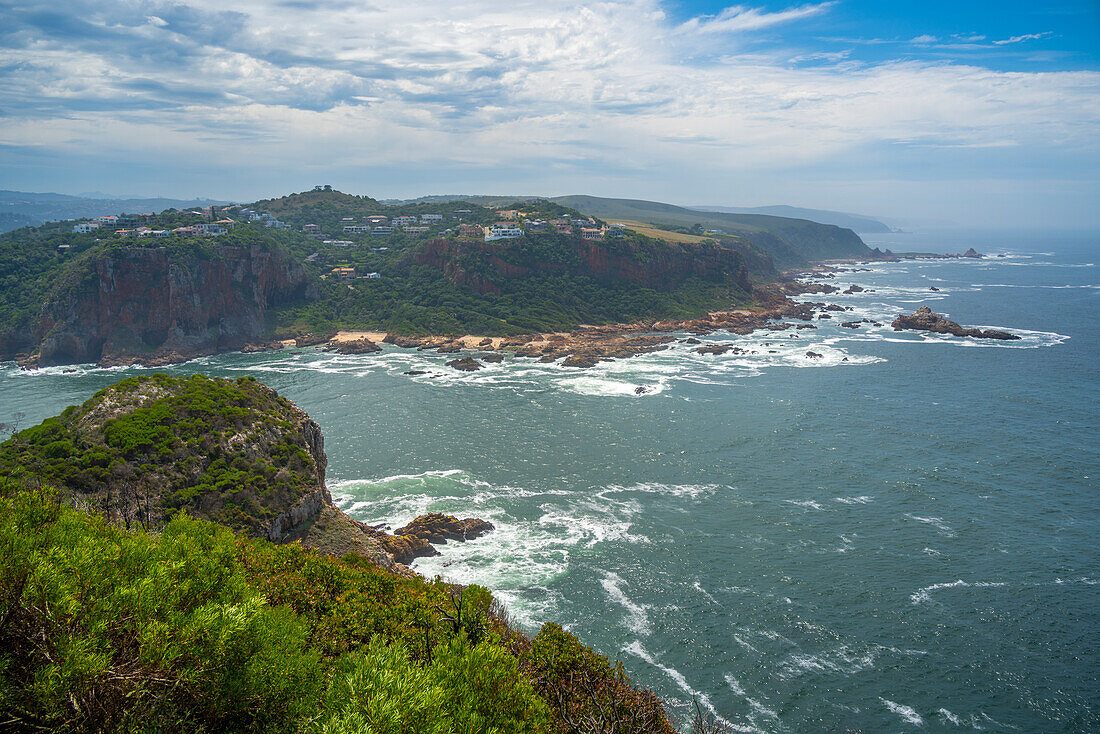 Blick auf die Heads-Felsenküste vom Featherbed Nature Reserve, Knysna, Garden Route, Westkap, Südafrika, Afrika