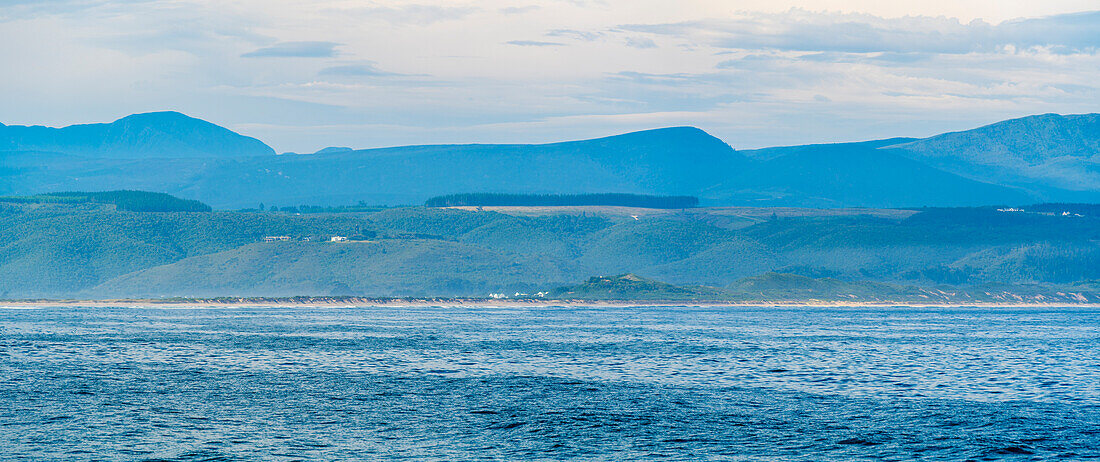 Blick auf die Westkap-Küste von Plettenberg Bay aus, Plettenberg, Garden Route, Westkap-Provinz, Südafrika, Afrika